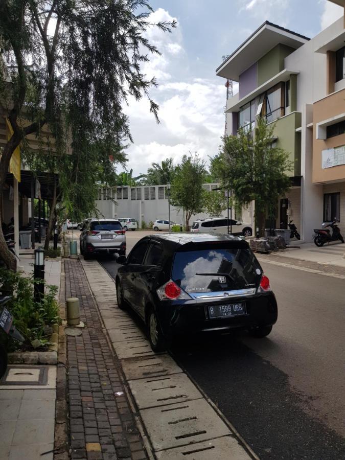 Aloha Guest House - 1 Male Only Tangerang Ngoại thất bức ảnh