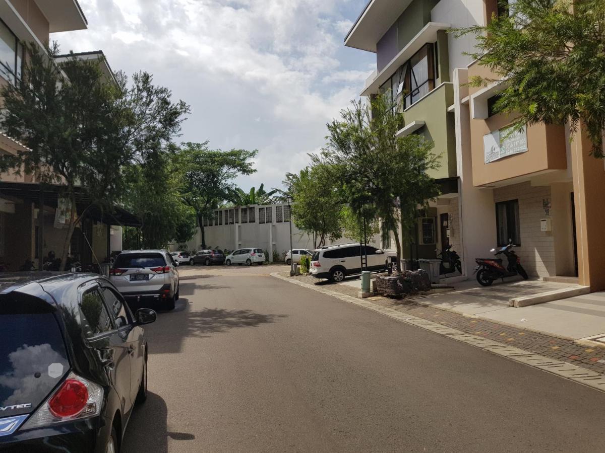Aloha Guest House - 1 Male Only Tangerang Ngoại thất bức ảnh