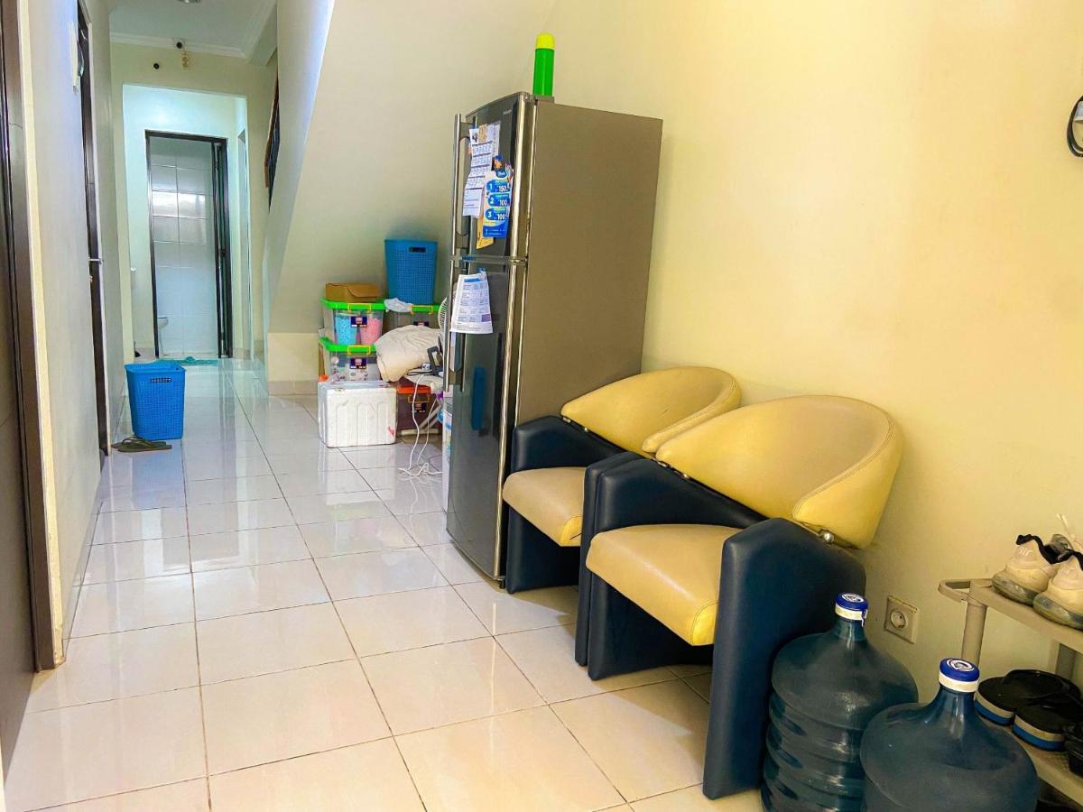 Aloha Guest House - 1 Male Only Tangerang Ngoại thất bức ảnh